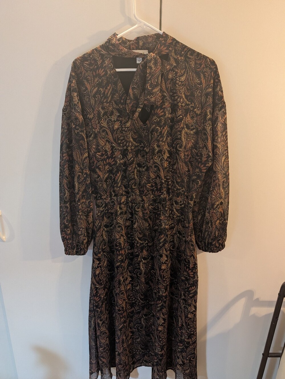 Evereve Women's Small Black Paisley Long Sleeve Tie-Neck Dress